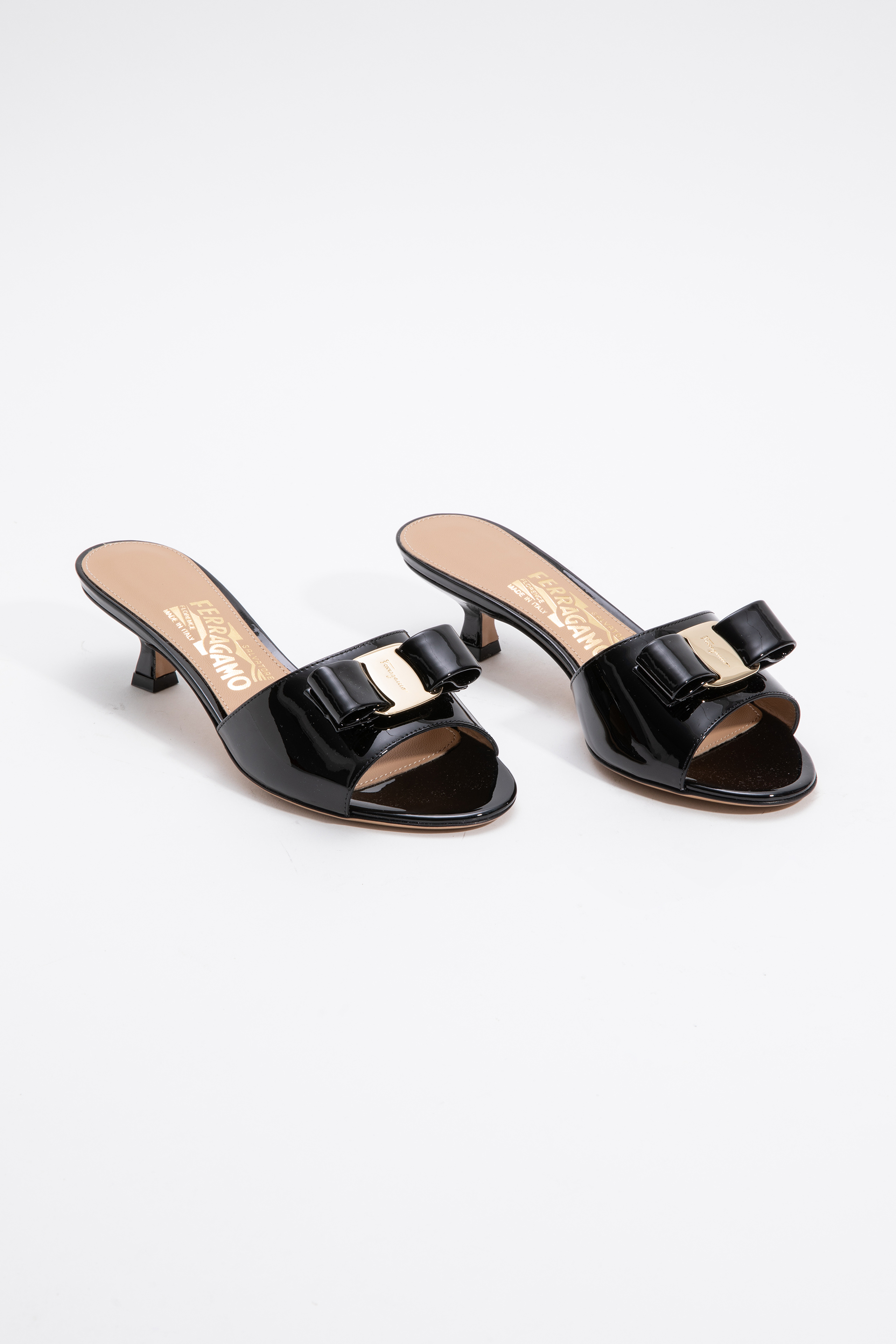 

Salvatore Ferragamo Ginostra Bow Slide Sandals